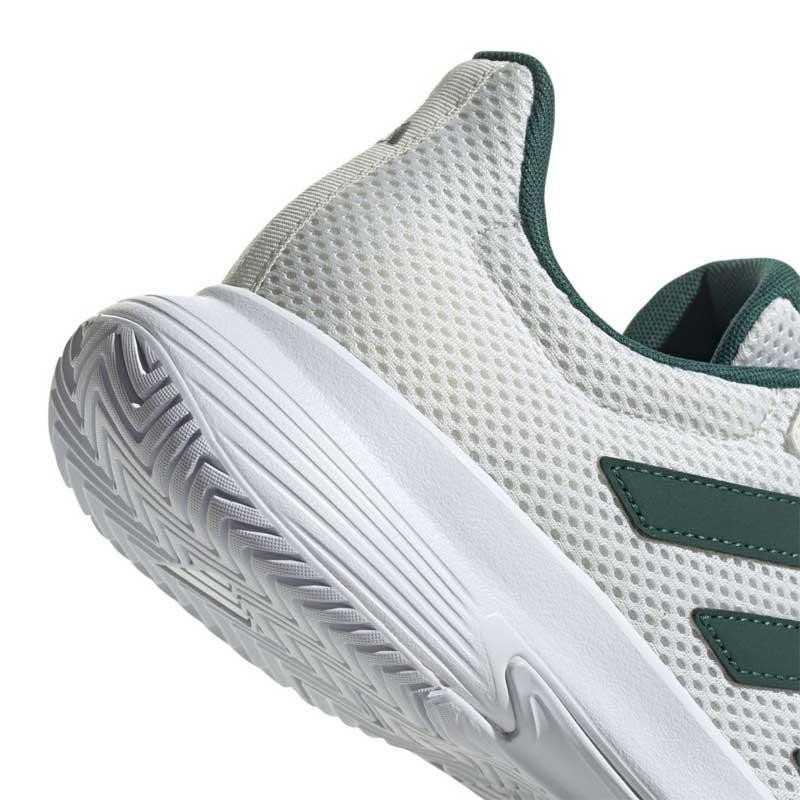Panel acolchado en el tobillo de las Adidas Game Spec 2, para mayor soporte y confort en cada movimiento.