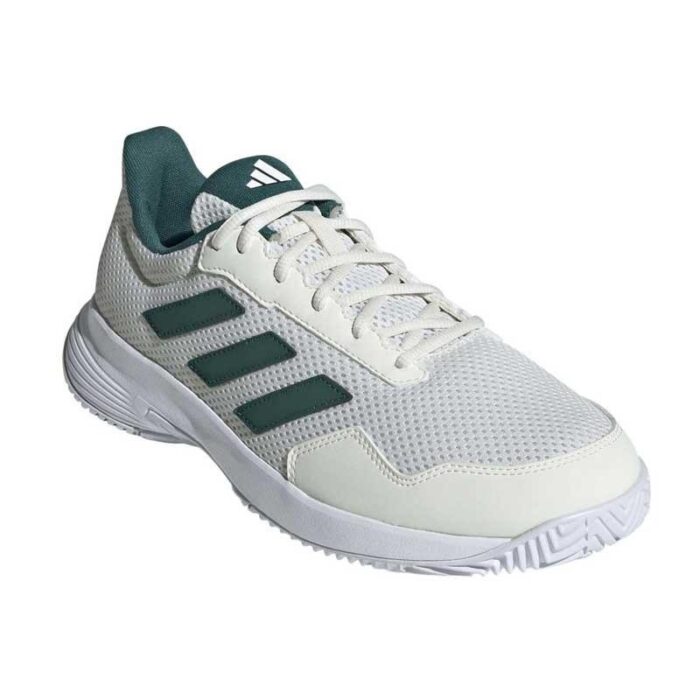 Parte superior de malla perforada en las Adidas Game Spec 2, diseñada para máxima ventilación y comodidad.